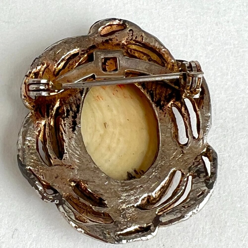 Vintage Scrimshaw Whale Brooch Pin Gold Tone Metal Setting 1.5" - Picture 4 of 4